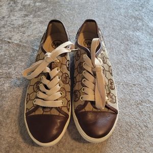 Michael Kors Monogram Sneakers Brown And Gold Sz 7